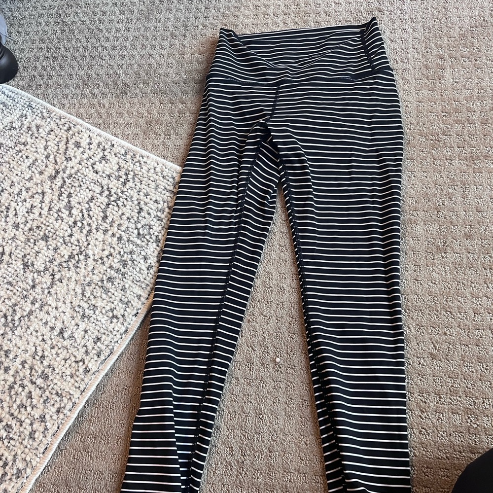 Lululemon leggings - wunder under